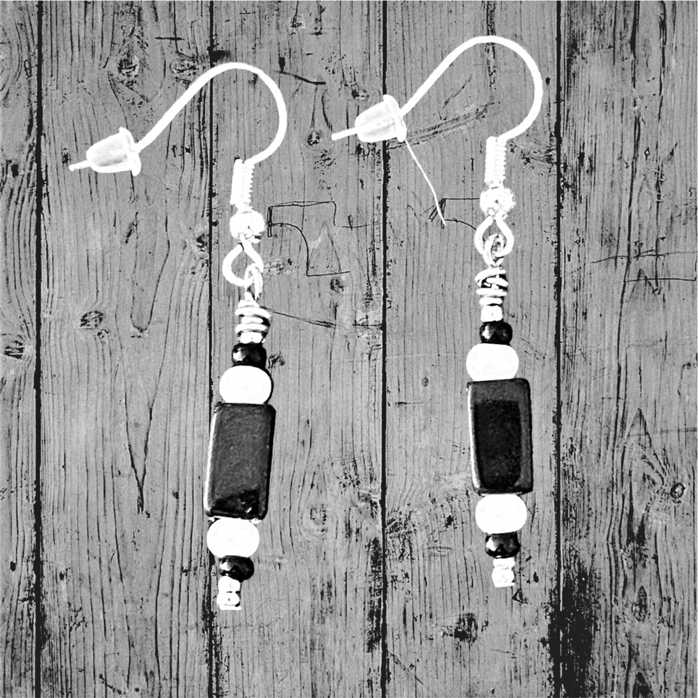 STRIKING HANDMADE BLACK & SILVER DANGLE EARRINGS